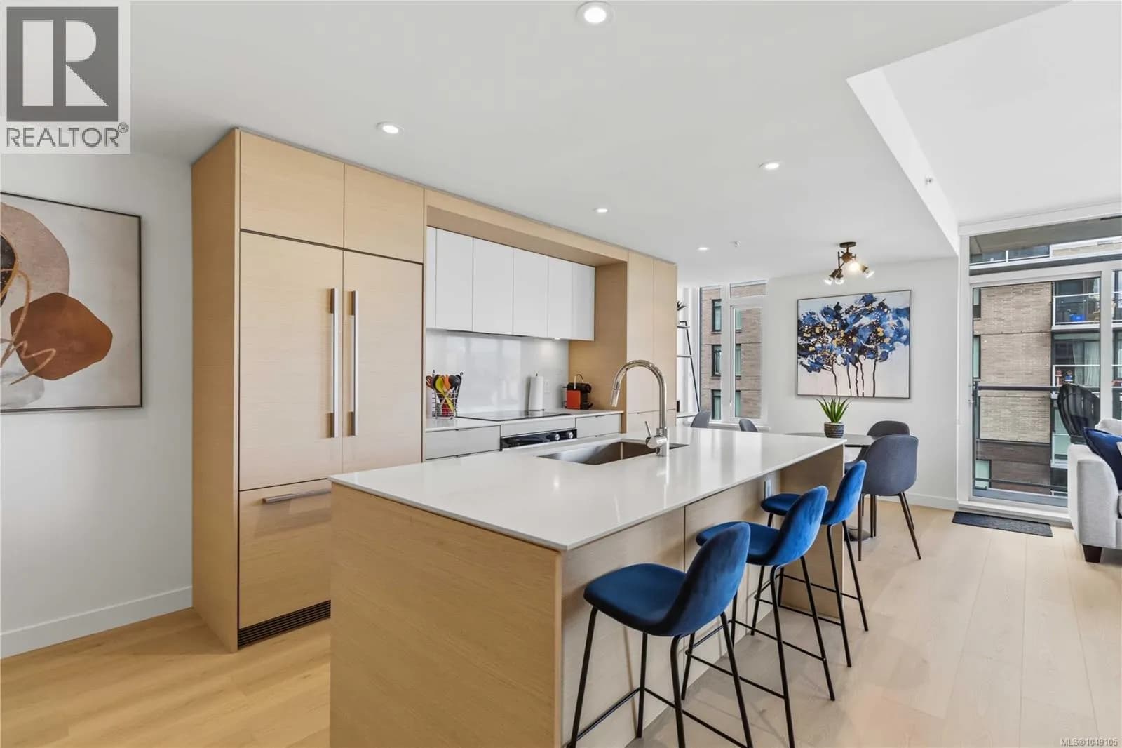 706 848 Yates St — photo 4 of 29