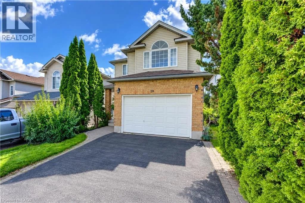 19 TEMPLEWOOD Drive — photo 3 of 42