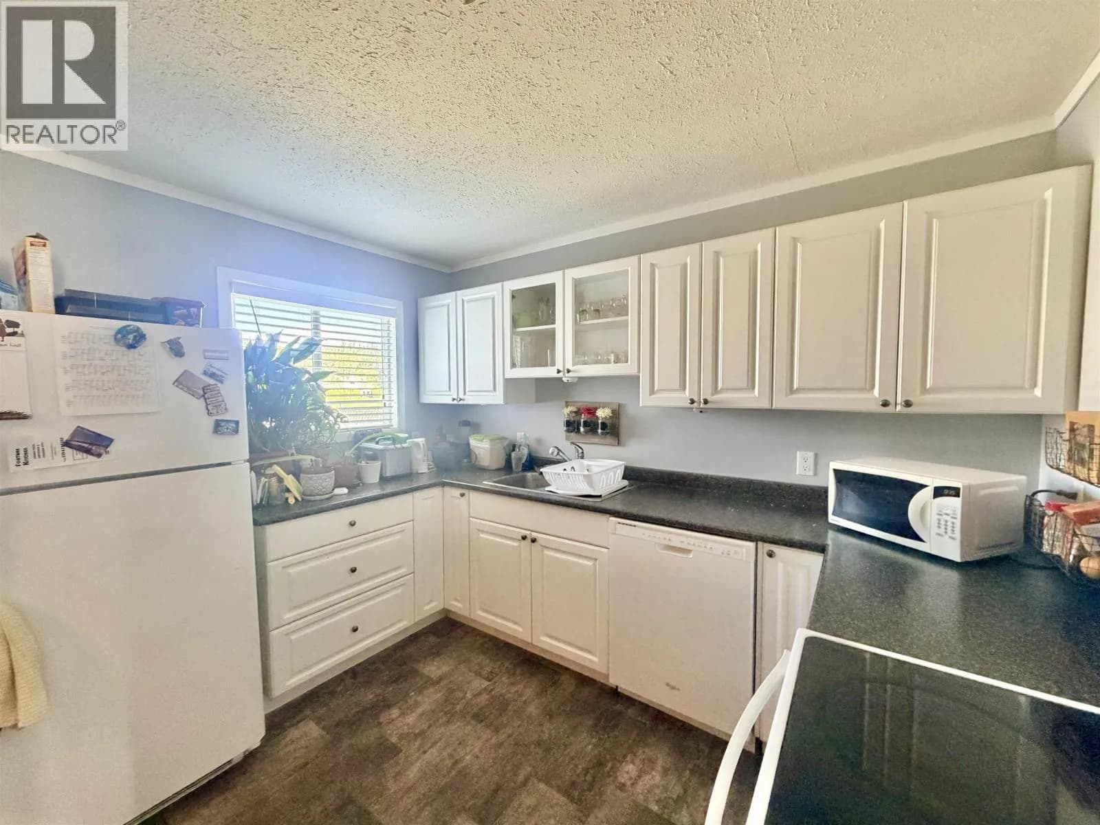 28 LILLOOET CRESCENT — photo 2 of 15