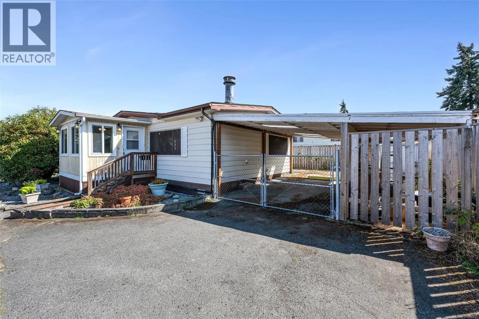 36 1545 Middle Rd — photo 3 of 49
