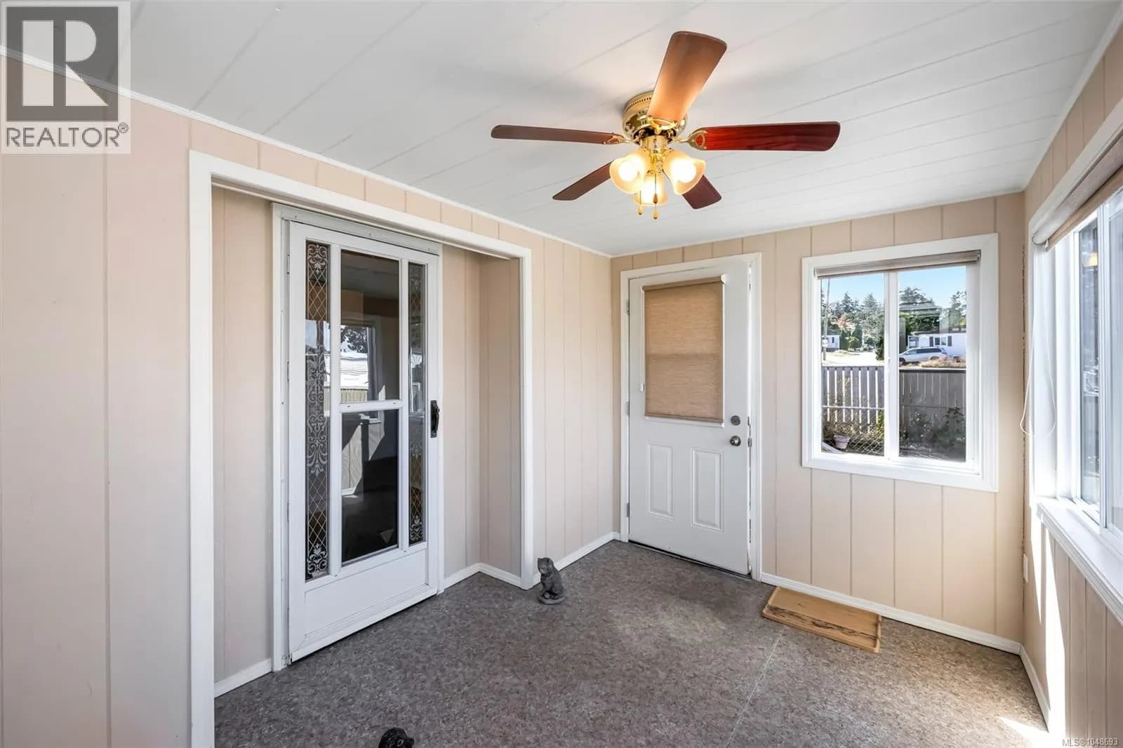 36 1545 Middle Rd — photo 4 of 49
