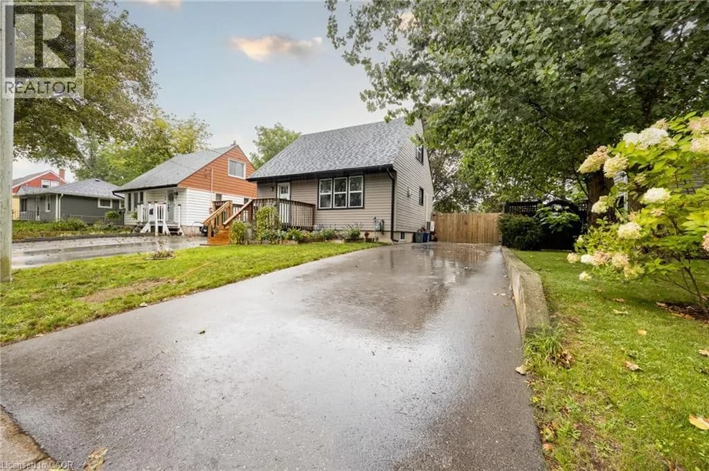 102 STEWART Avenue — photo 4 of 38