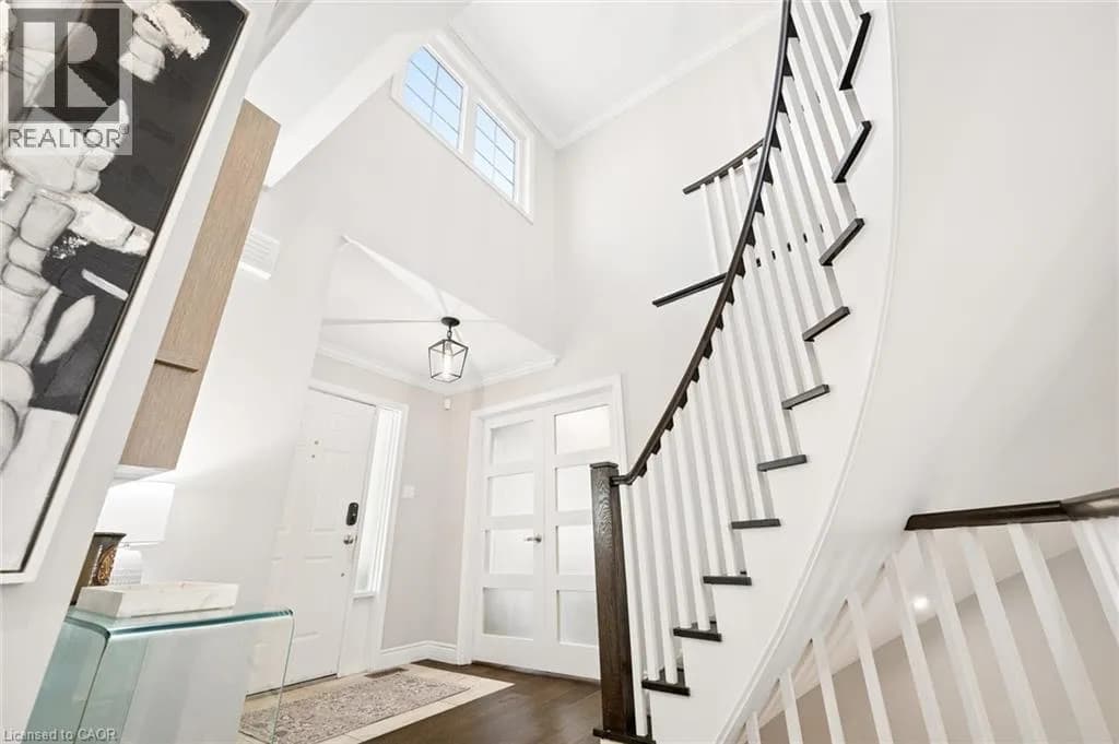 315 CRIMSON Crescent — photo 4 of 50