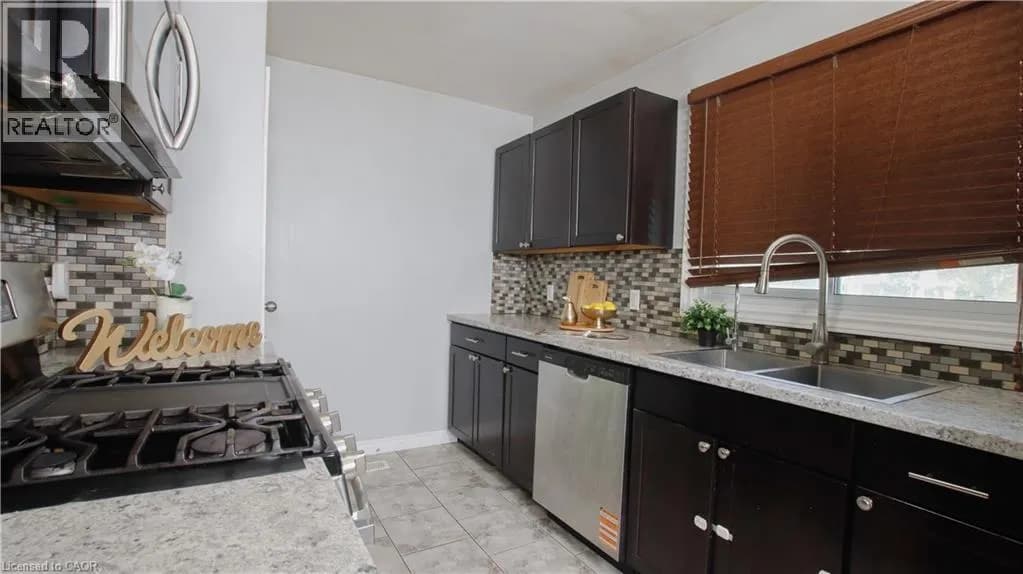 18 CLEARVIEW Drive — photo 4 of 24