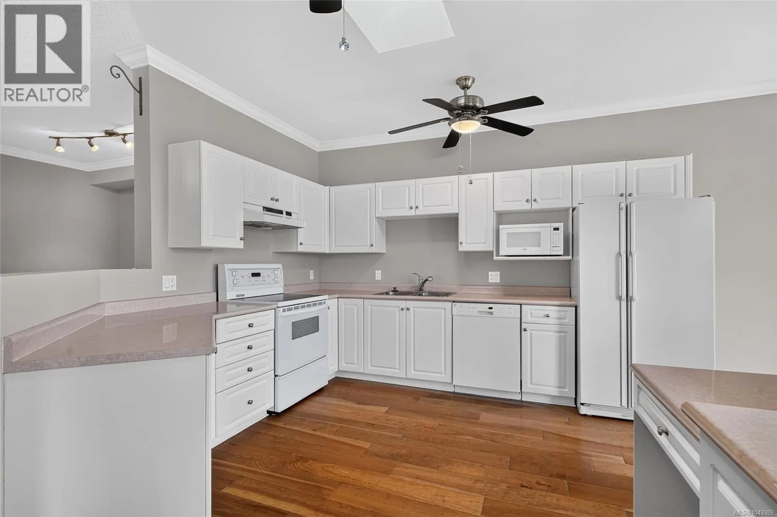 410 220 Island Hwy W — photo 5 of 47