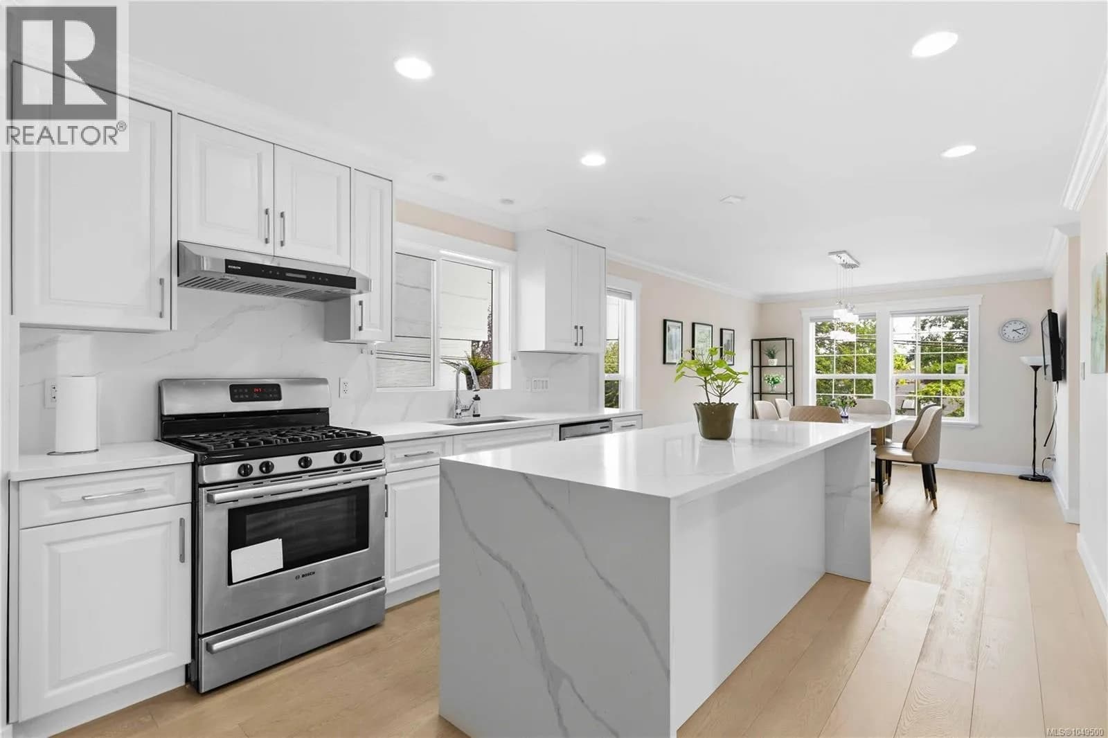 1416 Lang St — photo 4 of 49