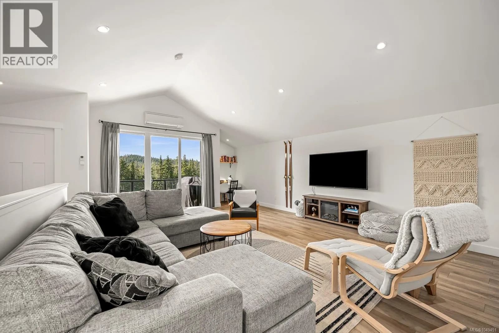 425 Arrowsmith Ridge — photo 3 of 58