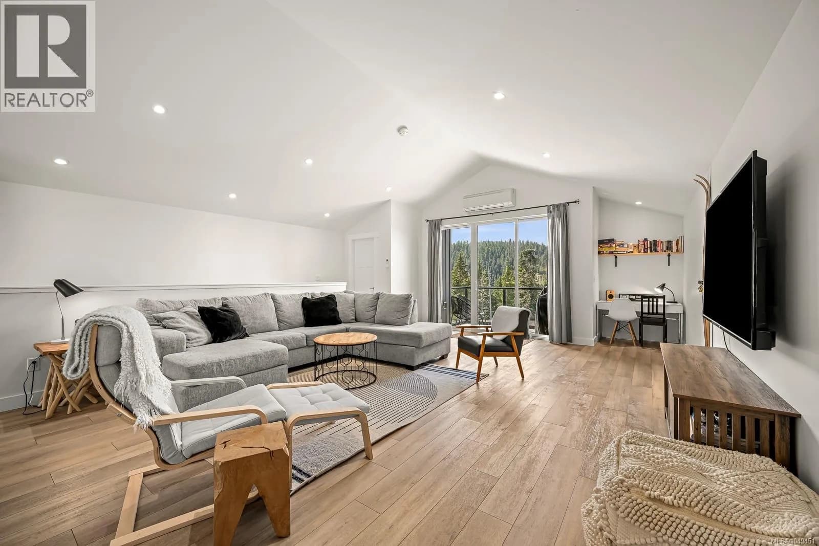 425 Arrowsmith Ridge — photo 4 of 58