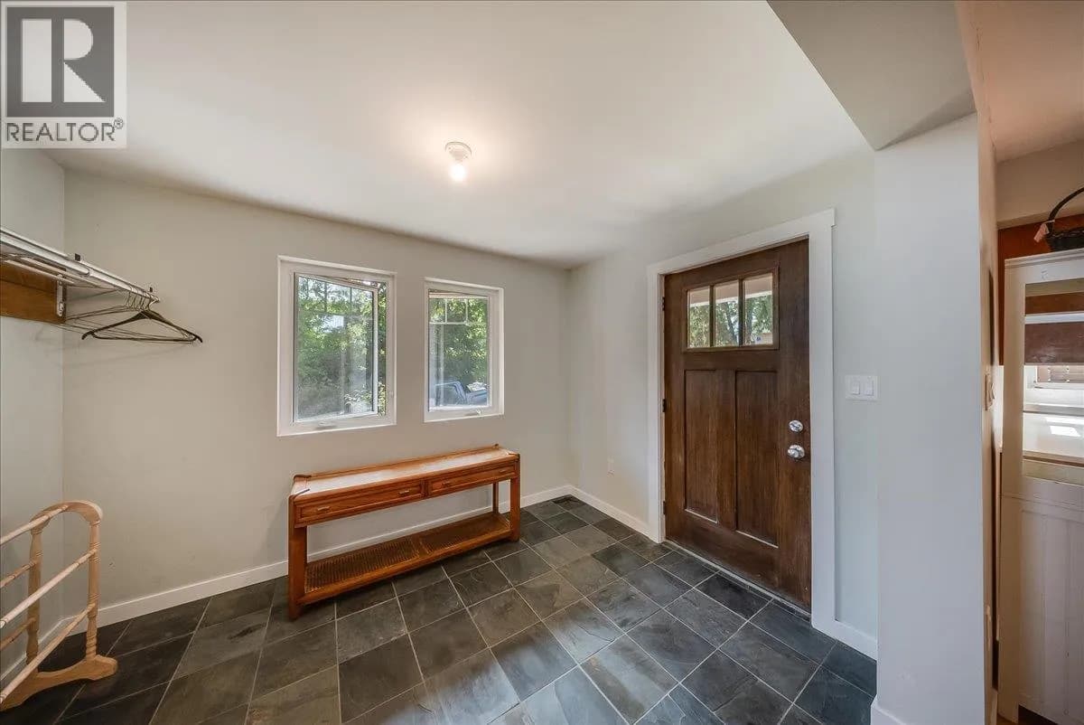 2460 Fourth Avenue — photo 4 of 63