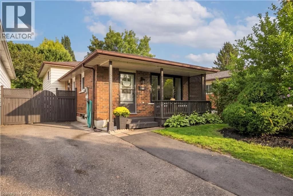 447 DRUMMERHILL Crescent — photo 5 of 46