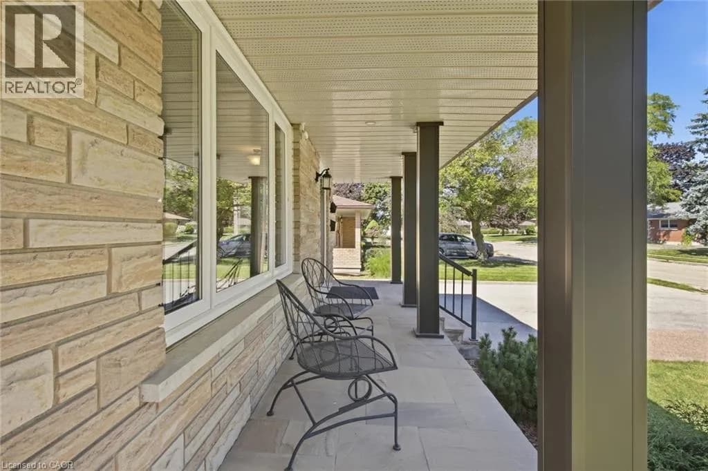 26 ALEXANDER Avenue — photo 4 of 44