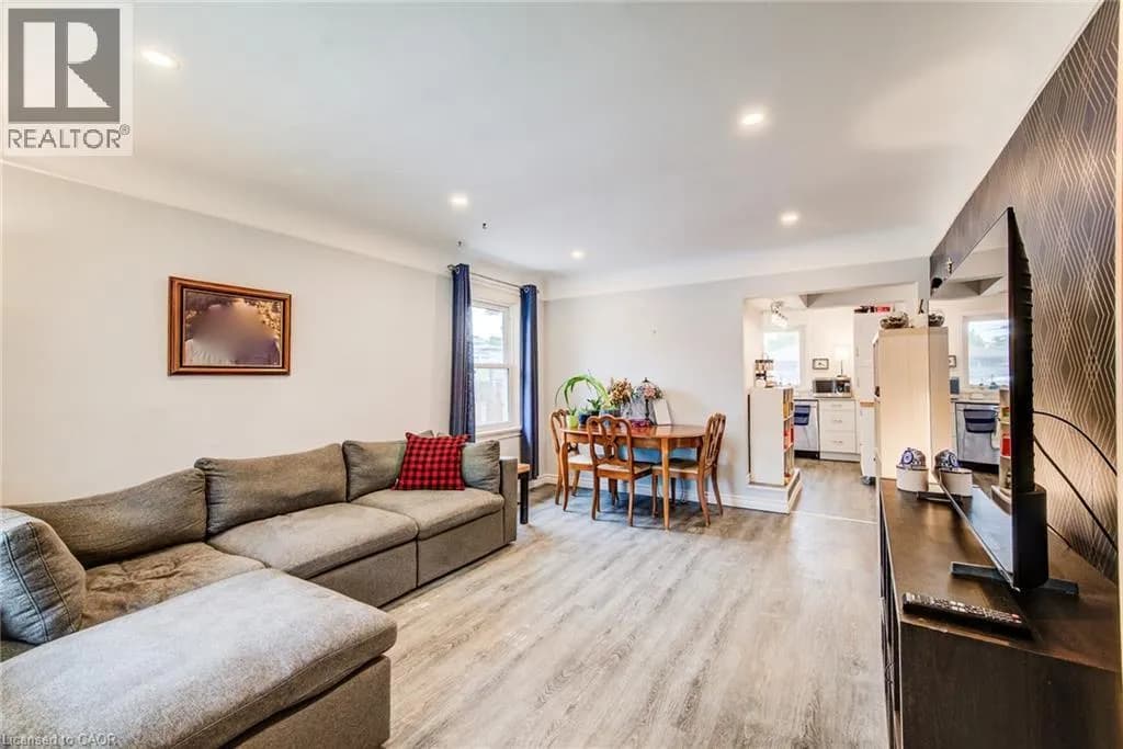 468 HIGHLAND Road E — photo 4 of 31