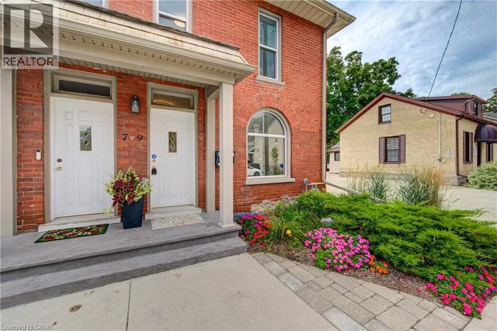 9 SALISBURY Avenue — photo 3 of 32