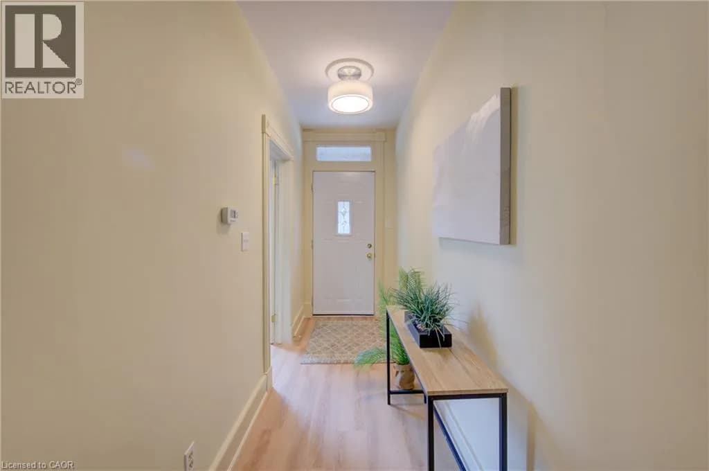 9 SALISBURY Avenue — photo 4 of 32
