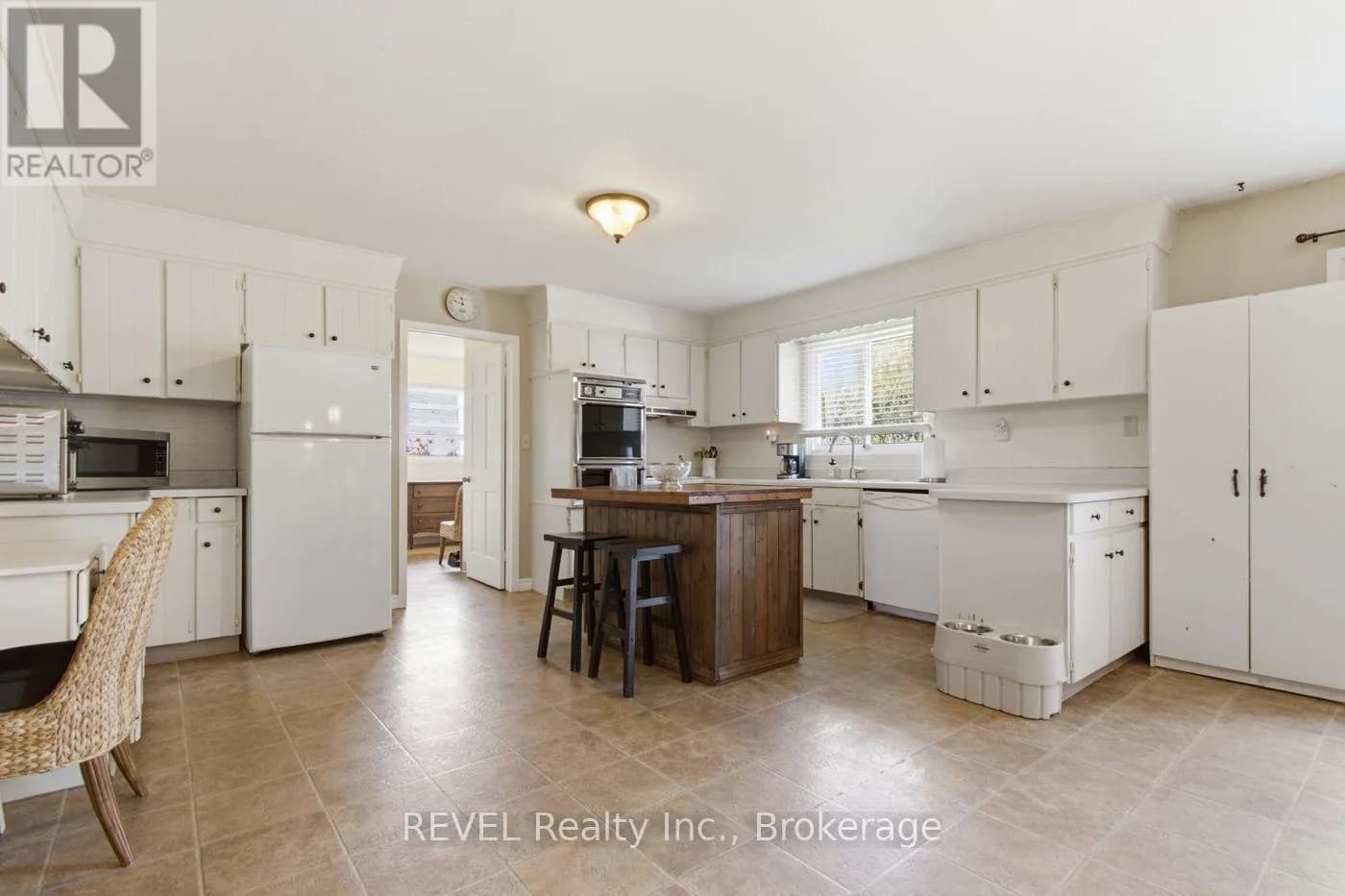 671 KILMAN ROAD — photo 4 of 50