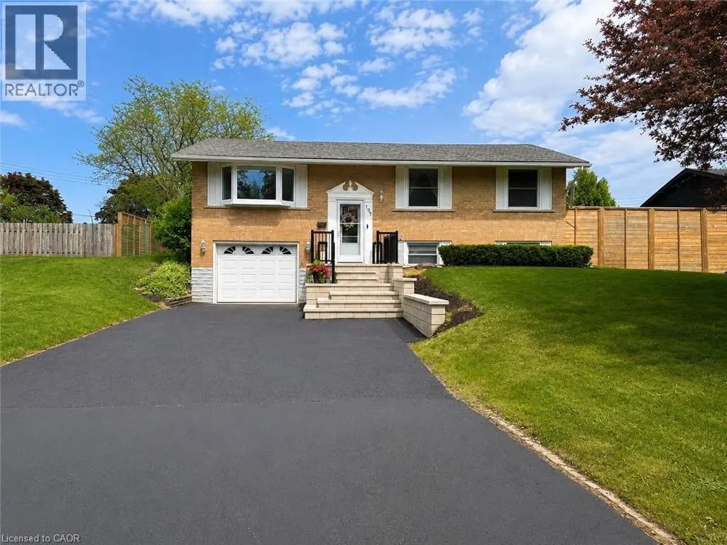107 ROSSLINN Road