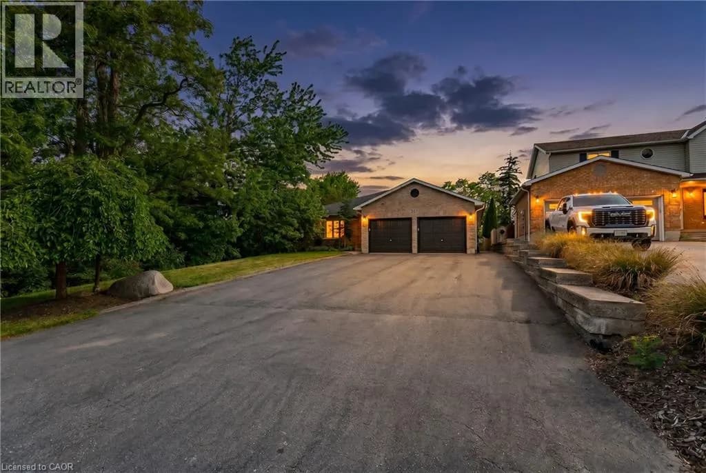 907 DOON VILLAGE Road