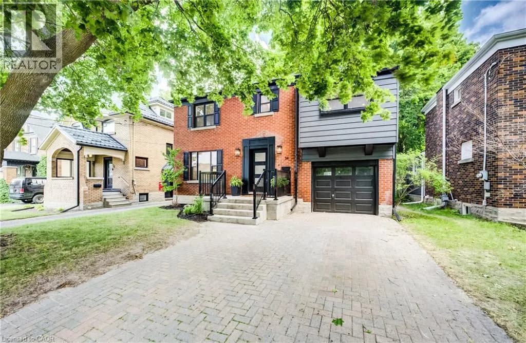 34 MOORE Avenue N