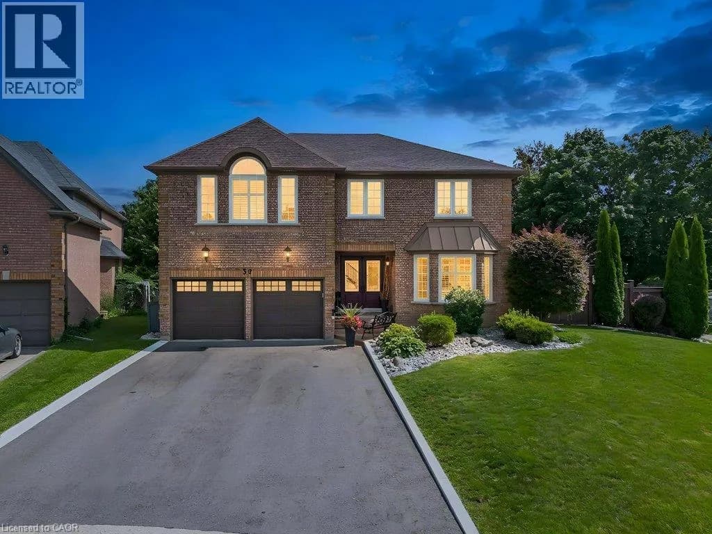 39 FALCON Court