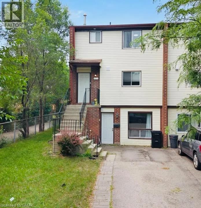 421 BAIRSTOW Crescent
