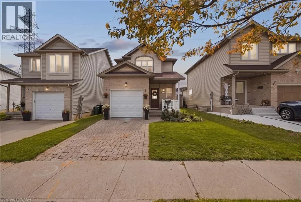 116 HENHOEFFER Crescent