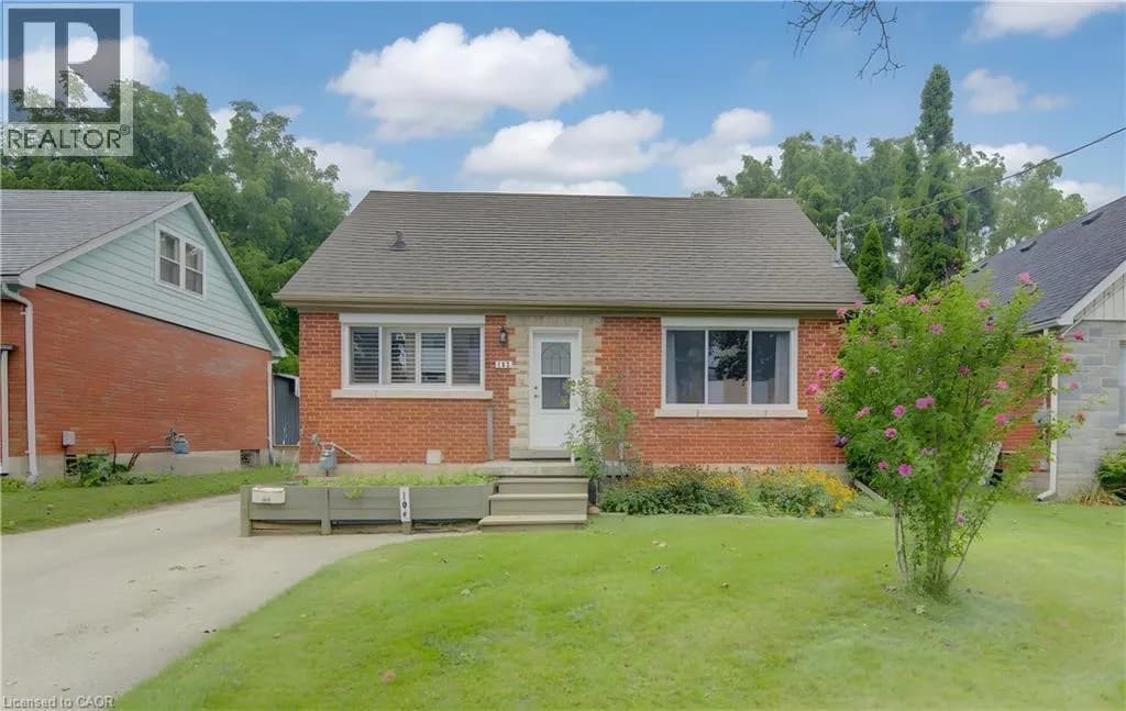 104 MAUSSER Avenue