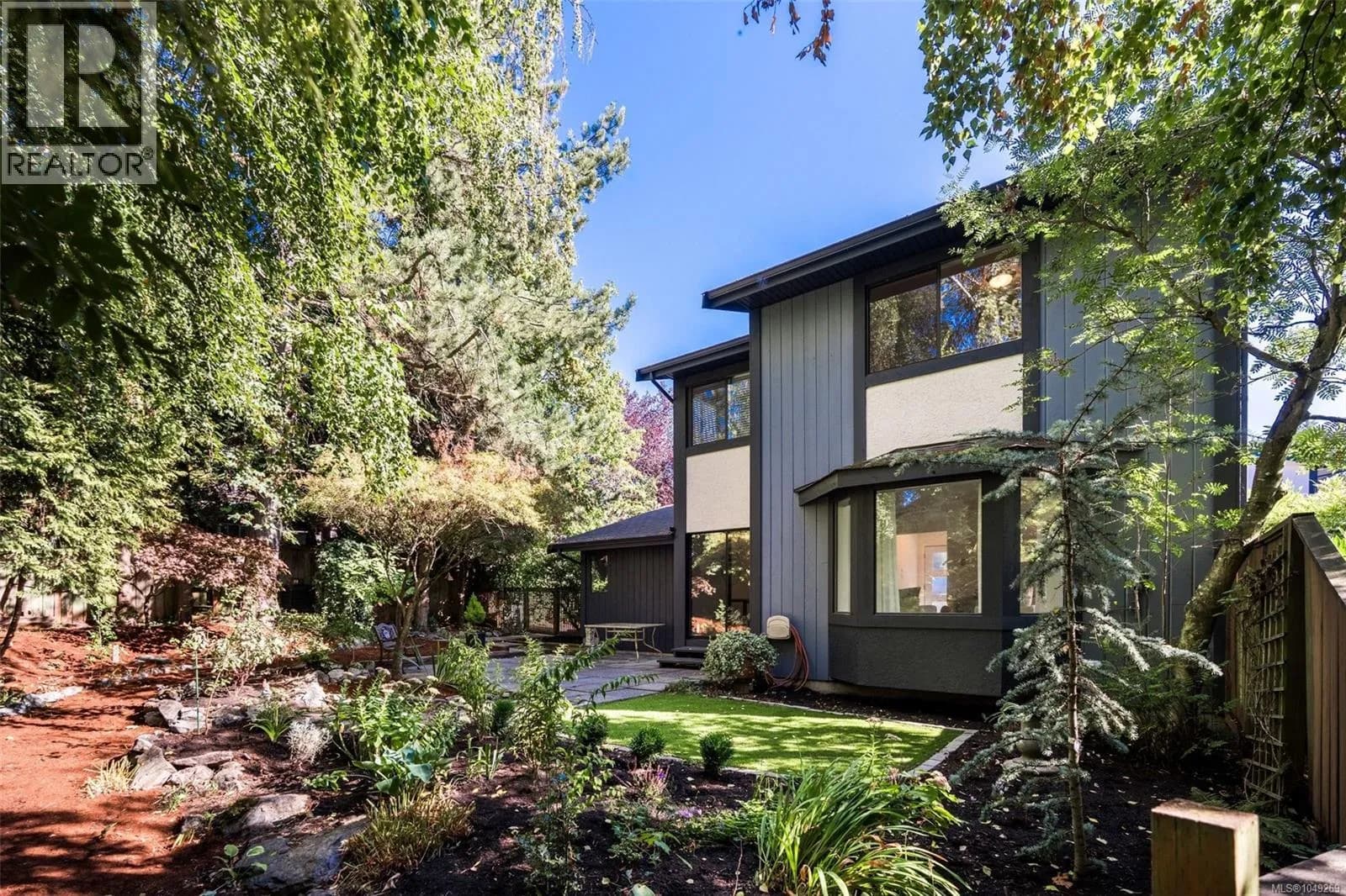 3 1096 Stoba Lane